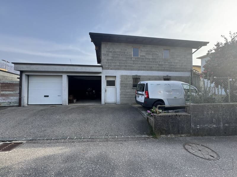 Lager mit 2 Garagen zum Verkauf (1)
