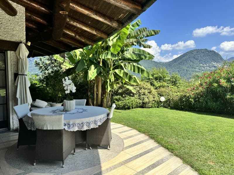 Exklusive Einzelvilla mit großem Garten und Pool (2)
