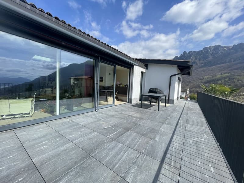 Single family house with lake view (2)