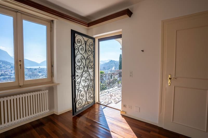 Elegante Villa in Stile Mediterraneo con Vista Mozzafiato sul Golfo di Lugano (10)