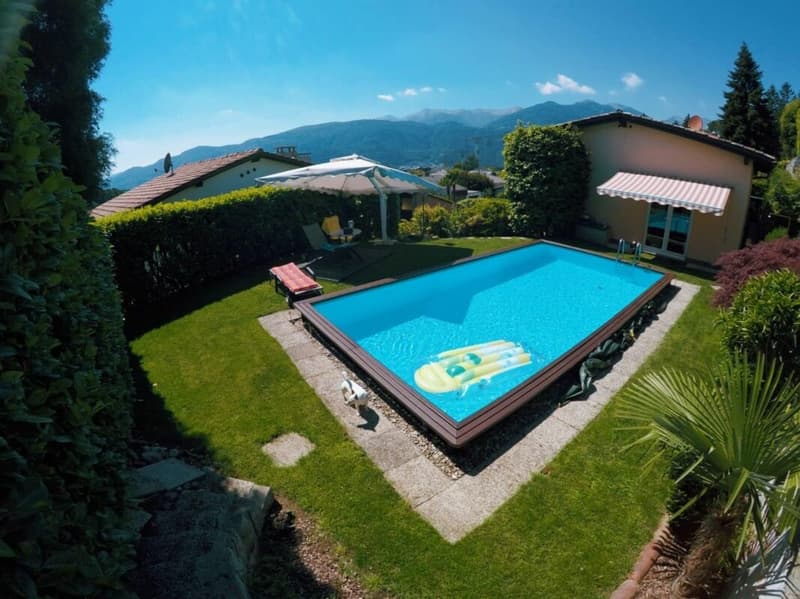 Schönes Einfamilienhaus mit Pool (2)
