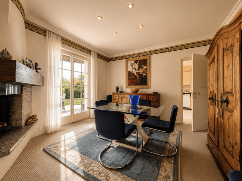 Exclusive detached villa with a spacious garden and swimming pool (6)