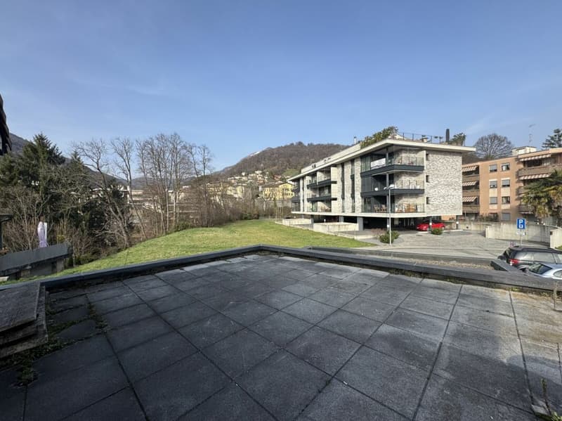 Lager mit 2 Garagen zum Verkauf (4)