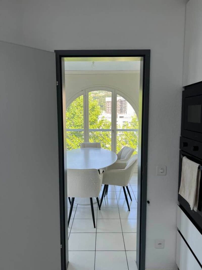 Dachwohnung 3.5 Zimmer mit Seeblick, Terrasse und 2 Parkplätzen (5)