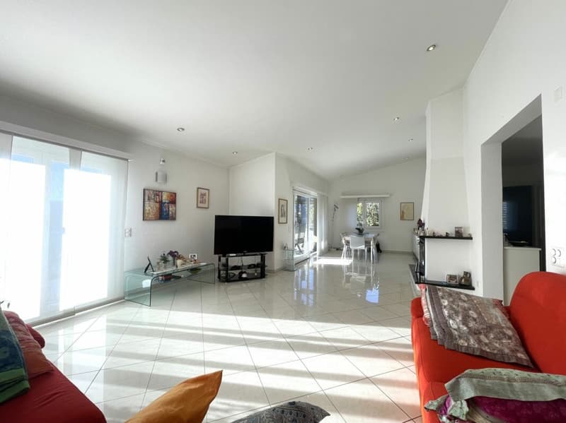 Stupenda villa con 2 appartamenti e piscina (5)