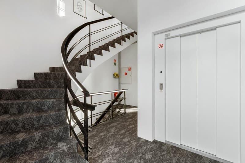 Modern commercial property in a well-frequented location (10)