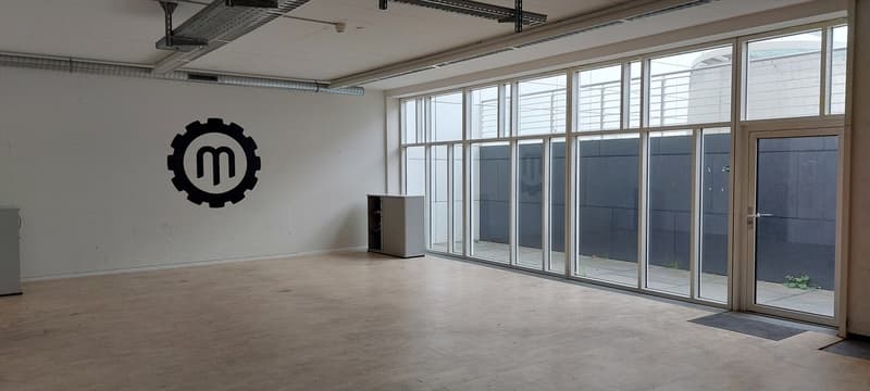 Central commercial location: Office/warehouse space, online shop (3)