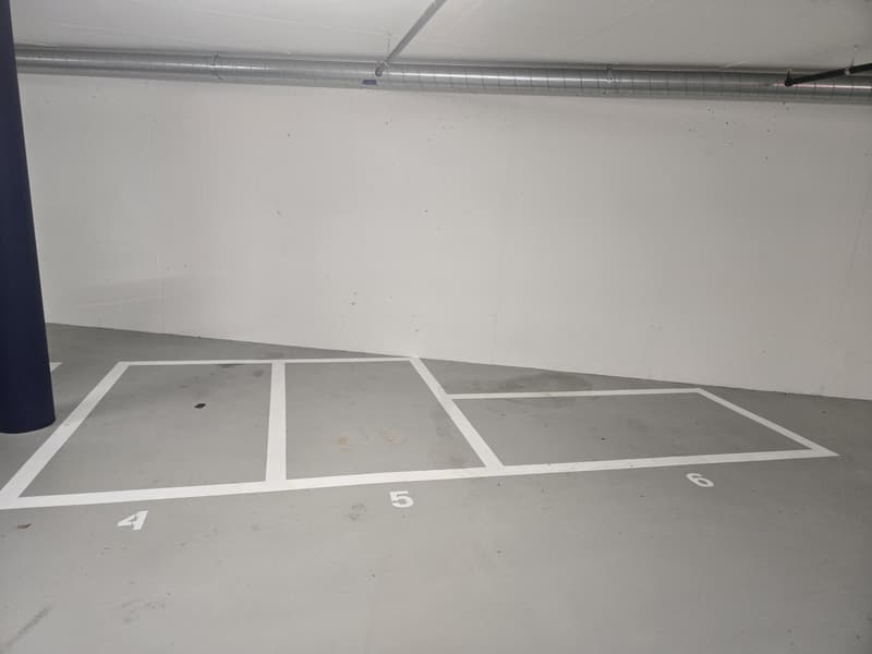 Motorradplatz in zentraler Lage zu vermieten (2)