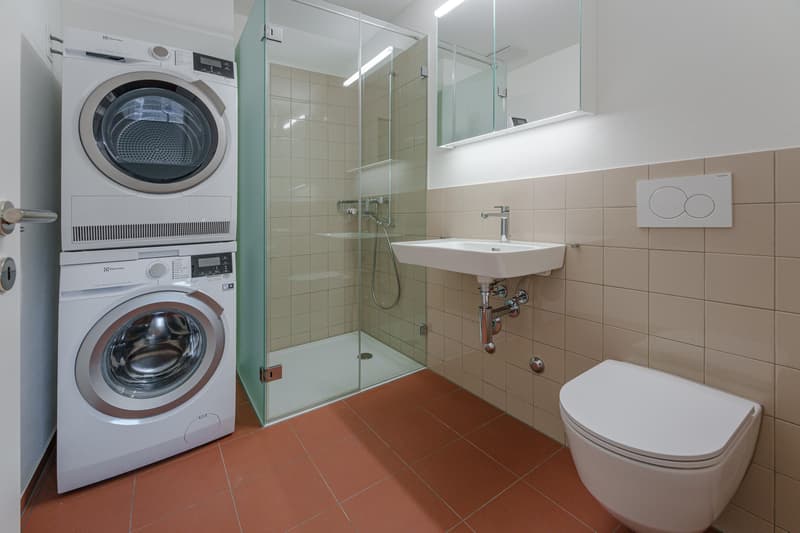 Appartement moderne et adapté aux seniors de 3,5 pièces à Zürich-Manegg (2)