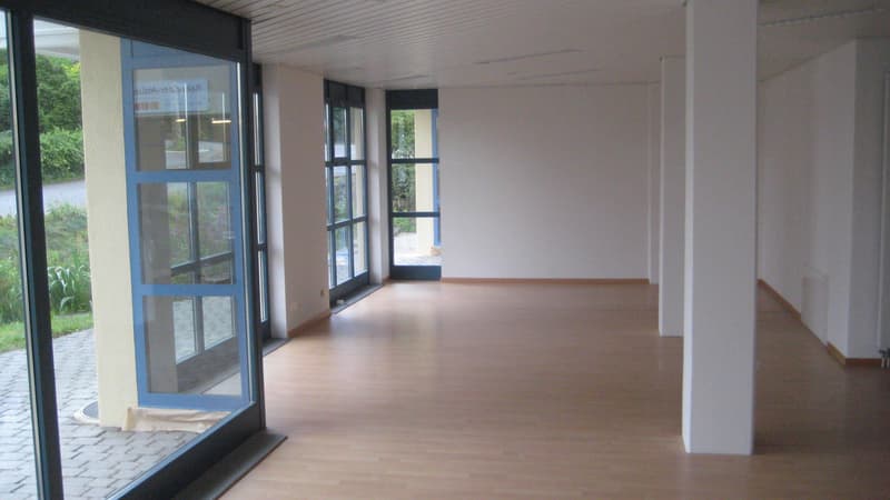 Ladenlokal, Praxis oder Atelier in Gockhausen zu vermieten (2)