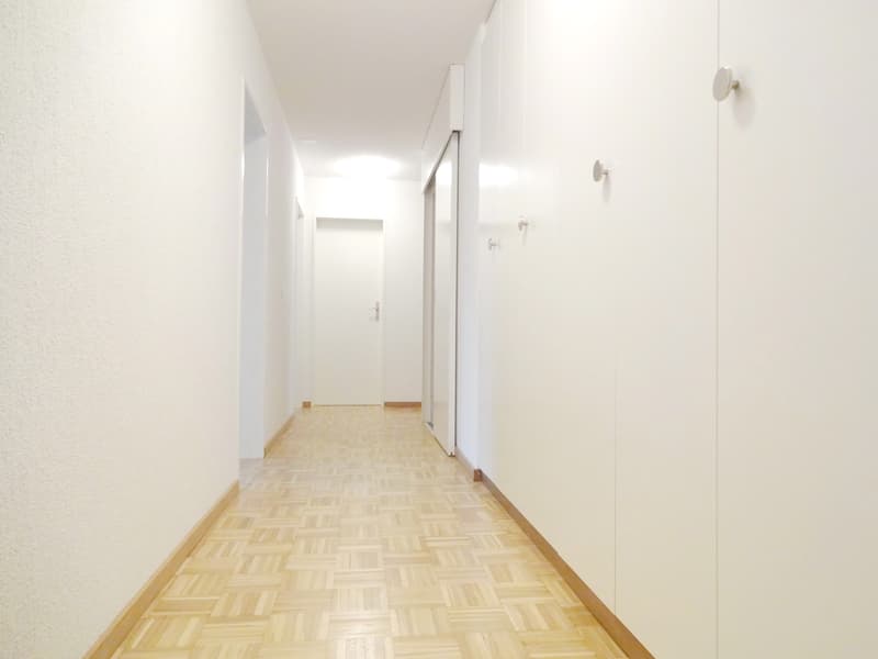 Korridor mit Einbauschränken