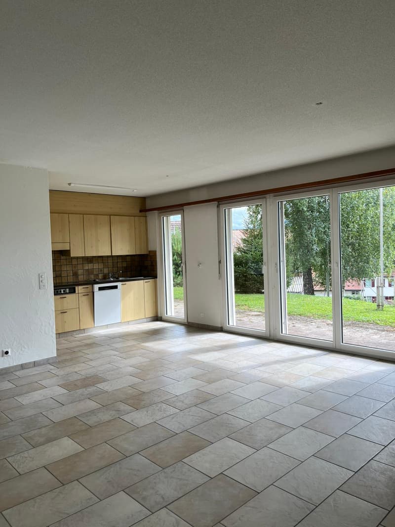 Wohnzimmer mit Sicht Küche