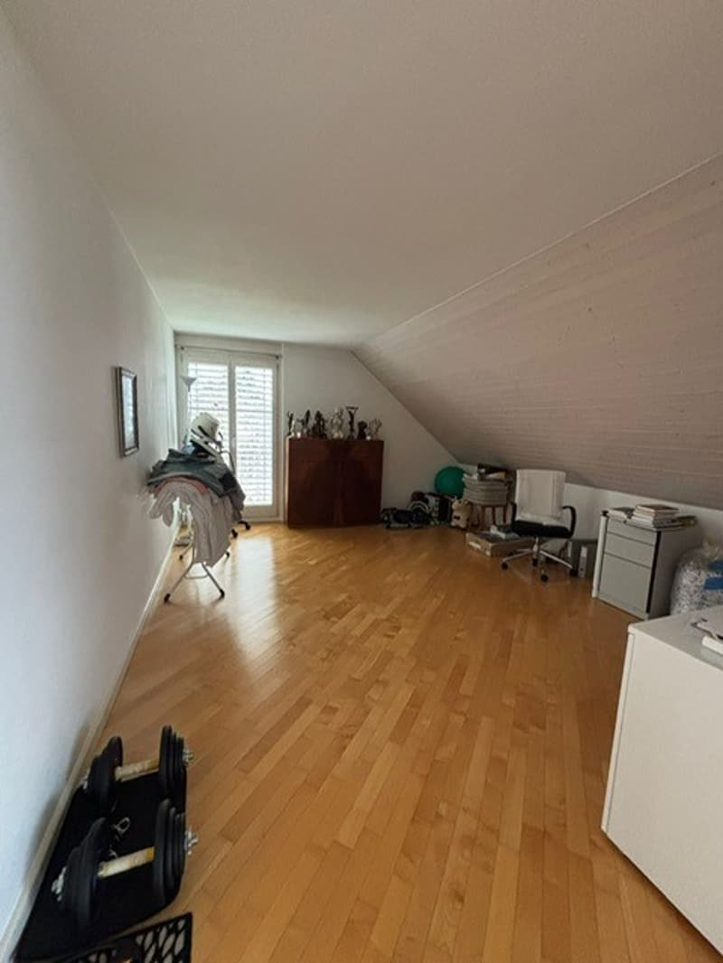 Grosszügige 4-.5 Zimmer-Dachwohnung zur Miete in Stäfa (12)