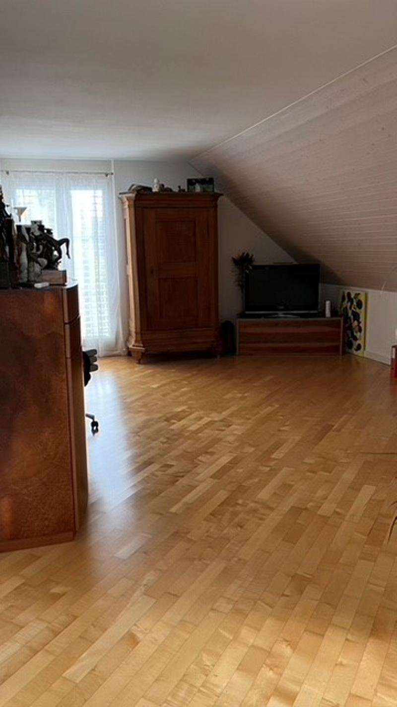 Grosszügige 4-.5 Zimmer-Dachwohnung zur Miete in Stäfa (13)