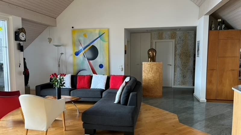 Grosszügige 4-.5 Zimmer-Dachwohnung zur Miete in Stäfa (1)