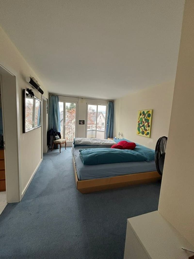 Grosszügige 4-.5 Zimmer-Dachwohnung zur Miete in Stäfa (5)