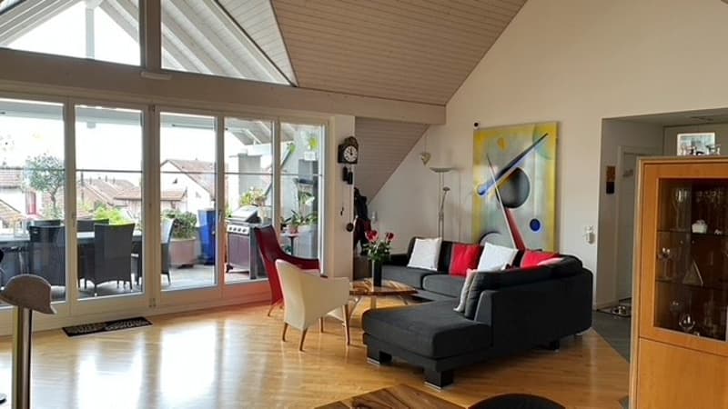Grosszügige 4-.5 Zimmer-Dachwohnung zur Miete in Stäfa (9)