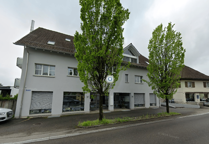 Attractive office and commercial space with storage and 5 customer parking spaces in a central location (8)