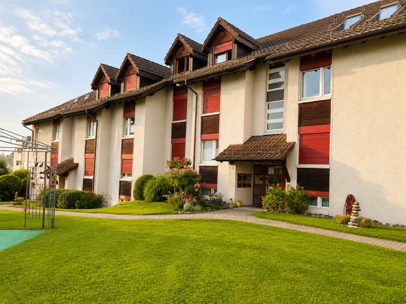 Helle 3.5-Zimmer-Wohnung mit Gartenausgang in Dietlikon (1)