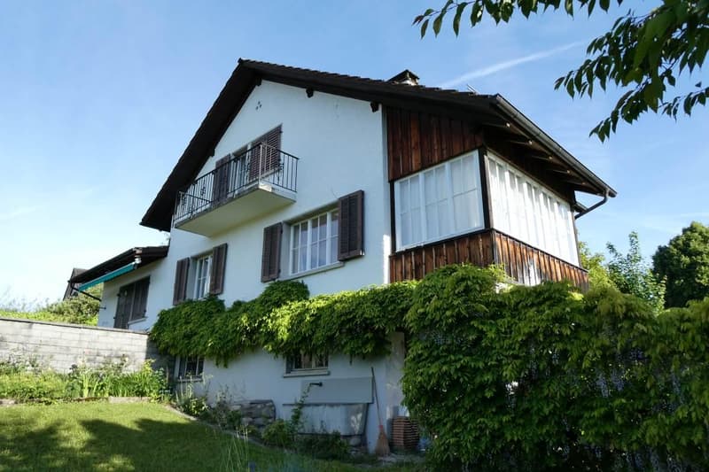 Sonnige Liegenschaft mit See- und Bergsicht – renovieren oder neu bauen in Männedorf (2)
