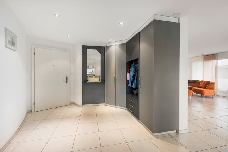 Grosszügige 5½-Zimmer-Wohnung mit 33 m² Eckbalkon und Weitblick ins Grüne (4)