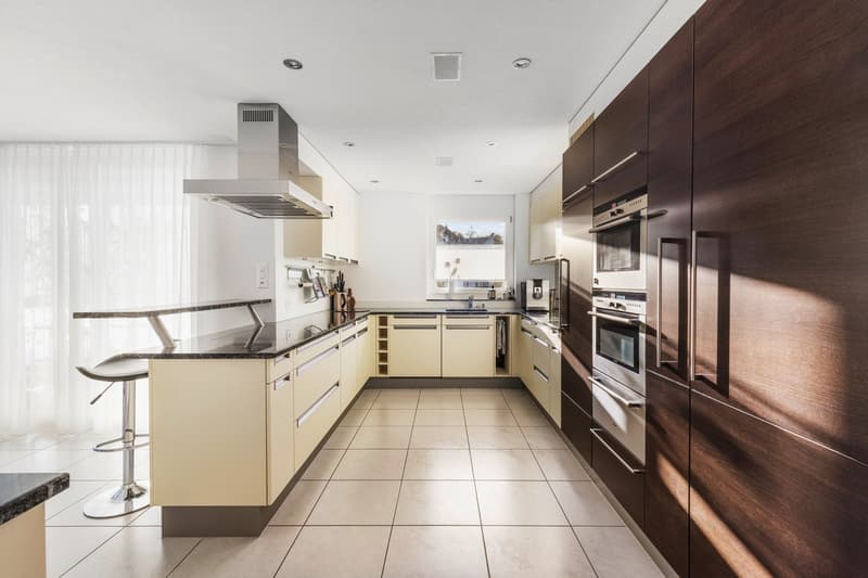 Grosszügige 5½-Zimmer-Wohnung mit 33 m² Eckbalkon und Weitblick ins Grüne (2)