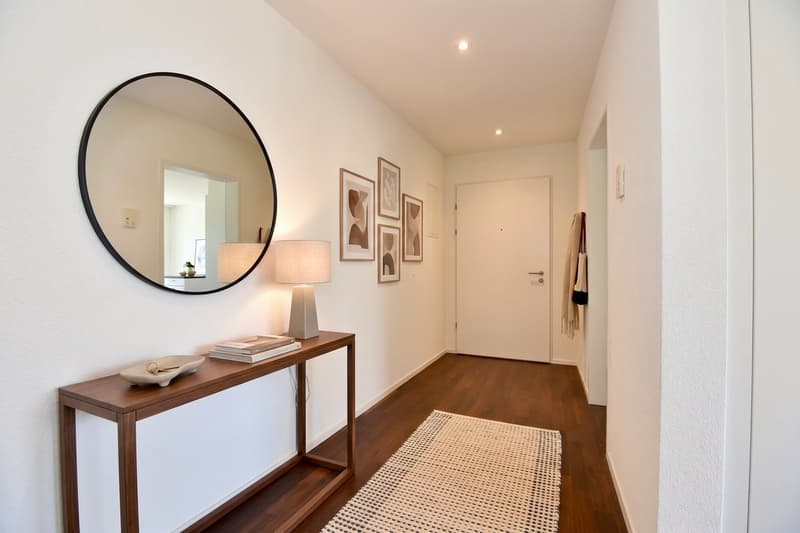 Entrée mit Garderobe