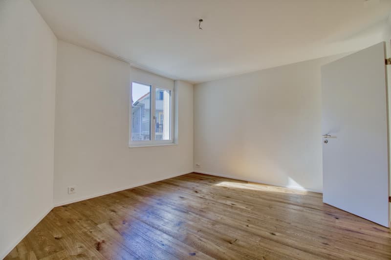 empty room, hardwood floor, window, white walls, white door