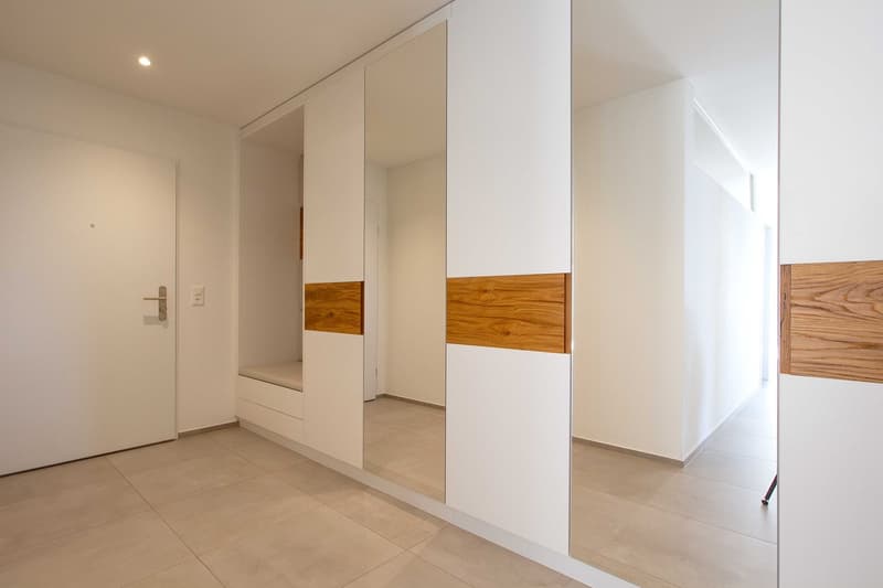 Helle und grosse 2.5-Zi-Terrassenwhg mit herrlicher Fernsicht, Wohnkomfort und schönen Materialien (8)