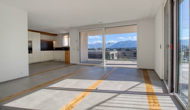 Helle und grosse 2.5-Zi-Terrassenwhg mit herrlicher Fernsicht, Wohnkomfort und schönen Materialien (4)