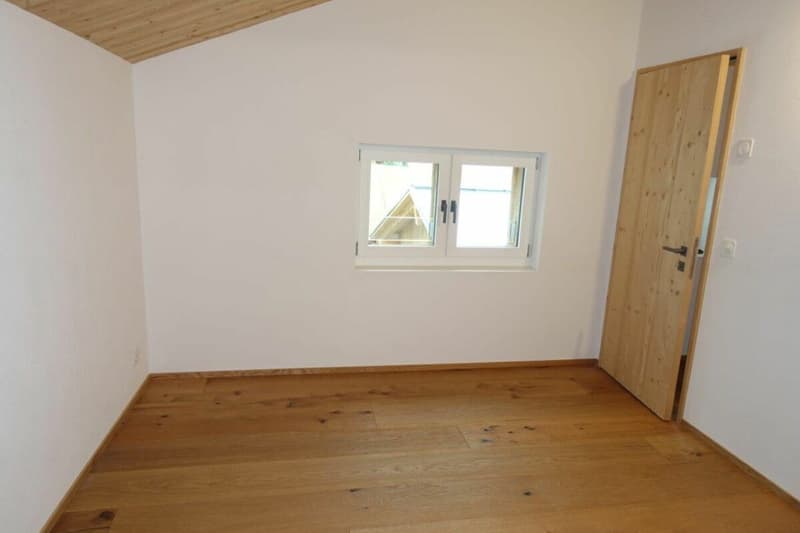 Das erste Doppelschlafzimmer mit Zugang zum Ankleideraum und zur eigenen Nasszelle
