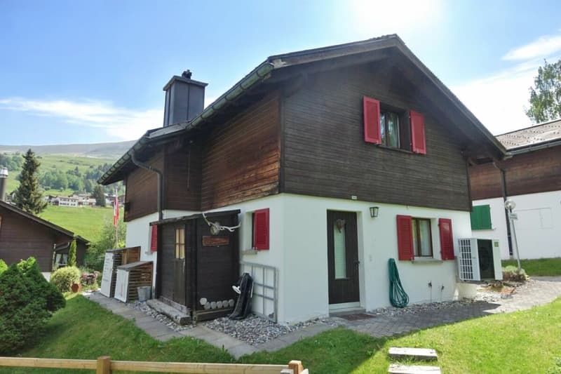 Das Haus in ruhiger Lage, angrenzend an das Naturschutzgebiet.