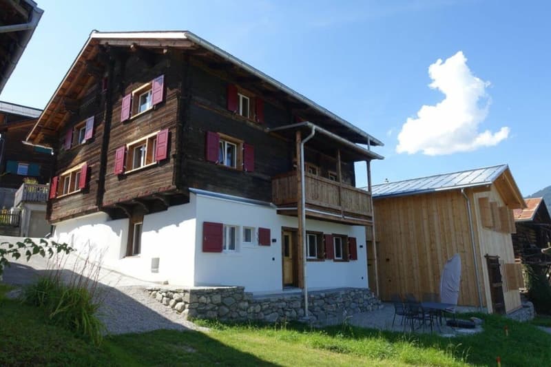 4.5-Zimmer-Ferienwohnung Nr. 1 in einem historischen Zweifamilienhaus in Luven (1)