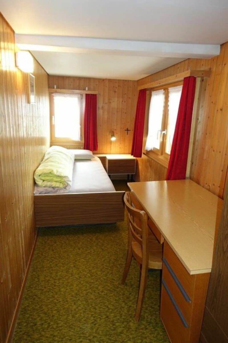 Ein weiteres Schlafzimmer?oder Büro mit Blick aus dem Fenster.