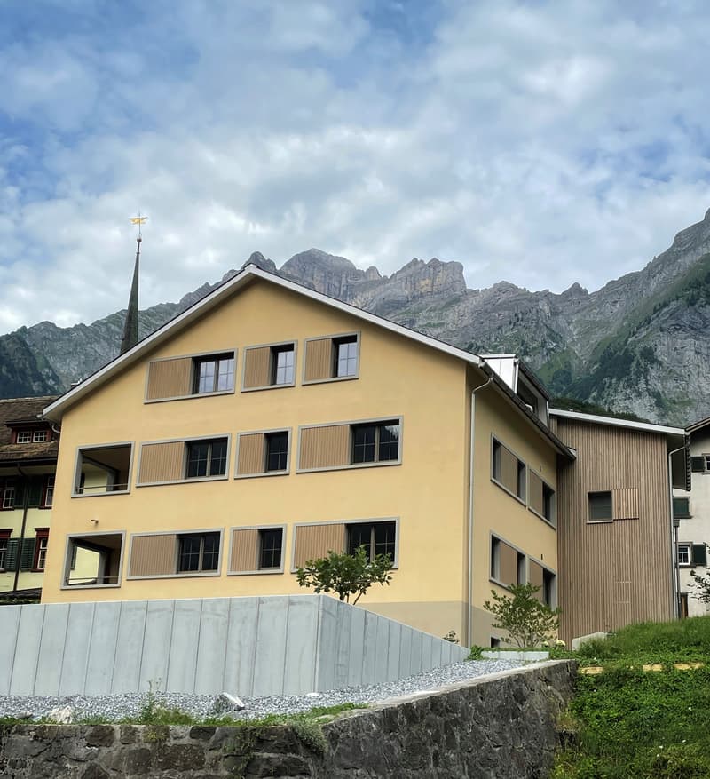 Grosszügige 3.5-Neubau-Dachwohnung inmitten der schönen Glarner Berge (7)