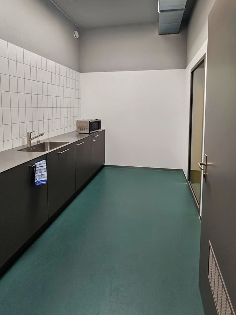 Spazi commerciali o di stoccaggio inondati di luce da 290 m2 (6)