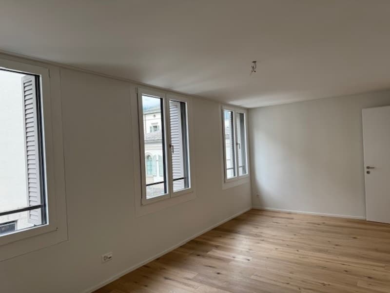 Ampio appartamento di 3,5 locali su 106 mq in posizione centrale a Glarus (7)