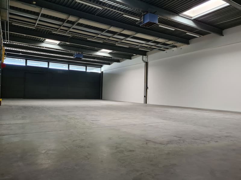 361 m2 storage or production space (3)