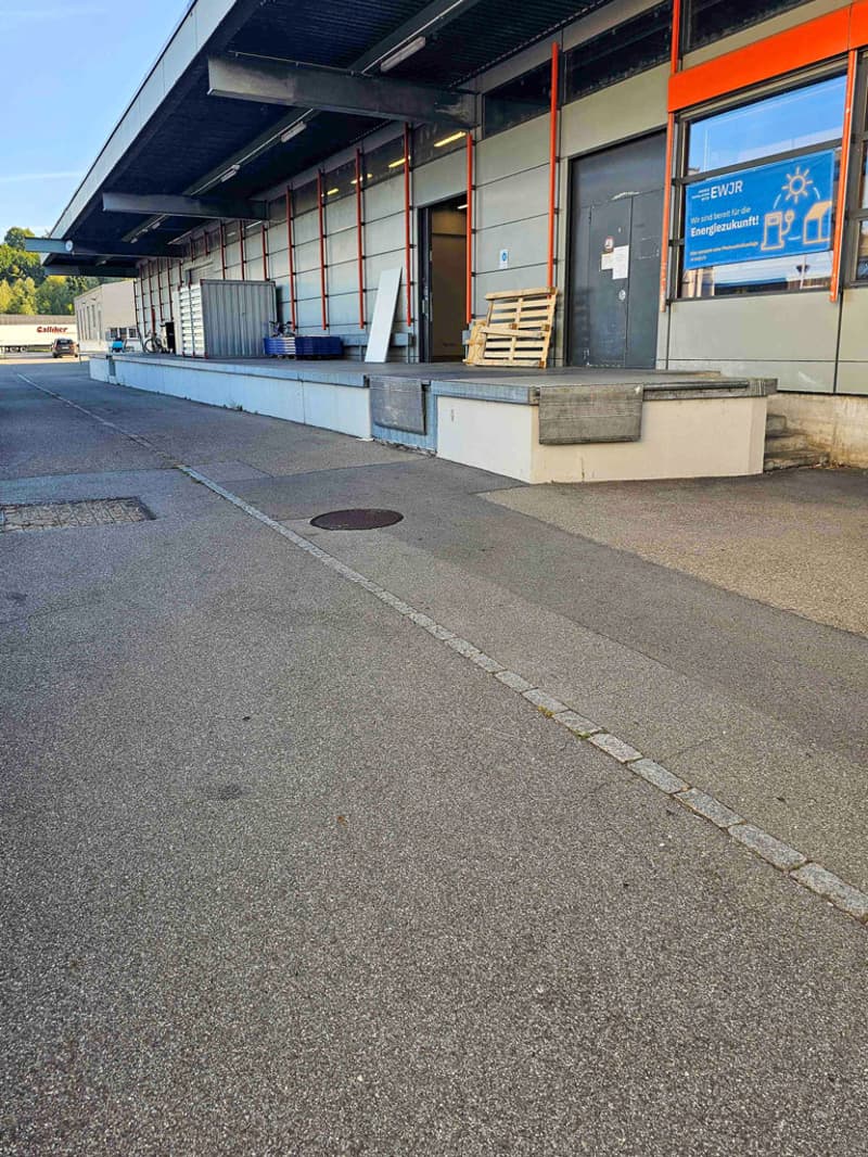 361 m2 storage or production space (2)