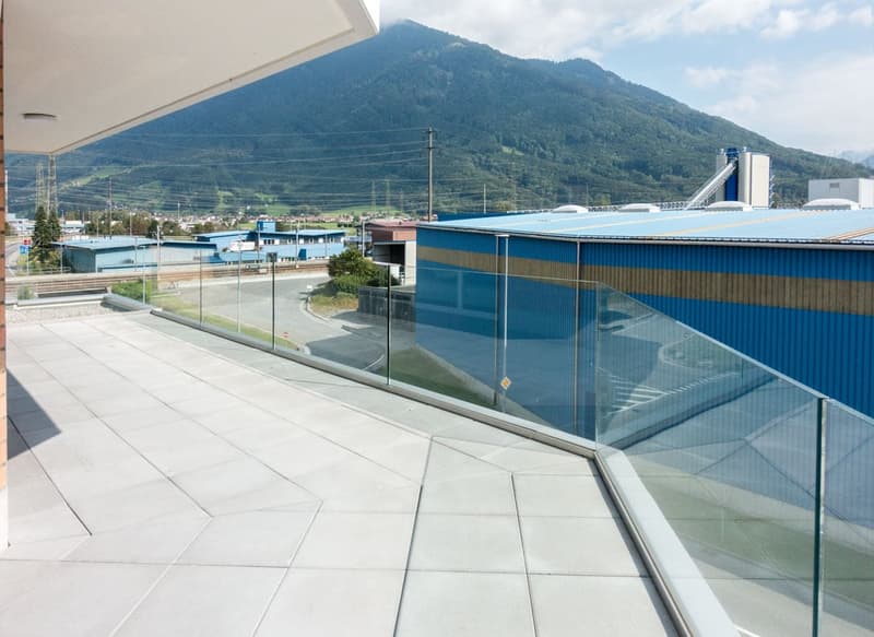 Appartement lumineux 2.5 pièces avec balcon et vue sur les montagnes à Glarus Nord (5)