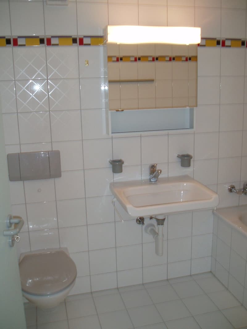 Appartamento molto bello di 2.5 locali - nel centro di Glarus (2)