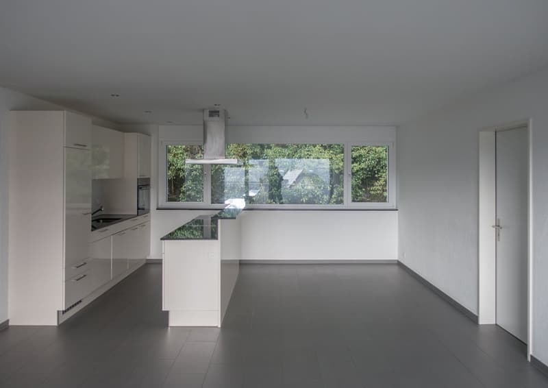 Helle 3.5-Zimmer-Wohnung im 4. OG in Glarus Nord – ab Oktober 2026 (2)