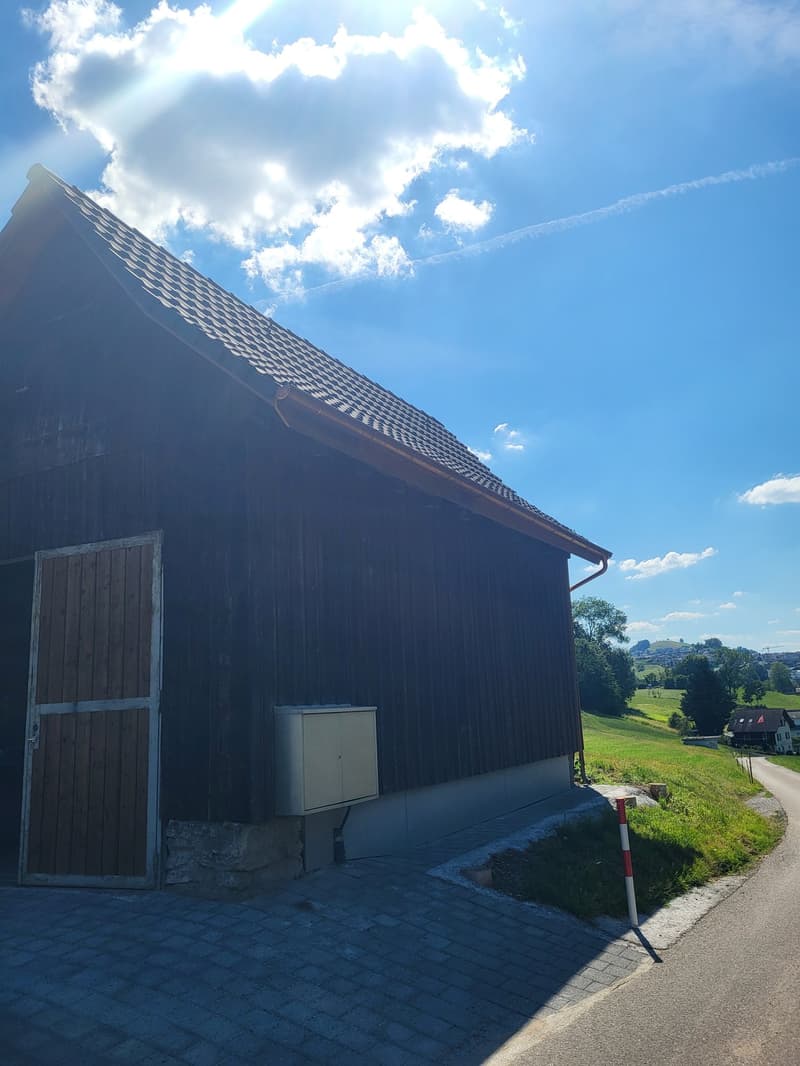Wooden warehouse in Freienbach, ideal as storage or workshop (2)