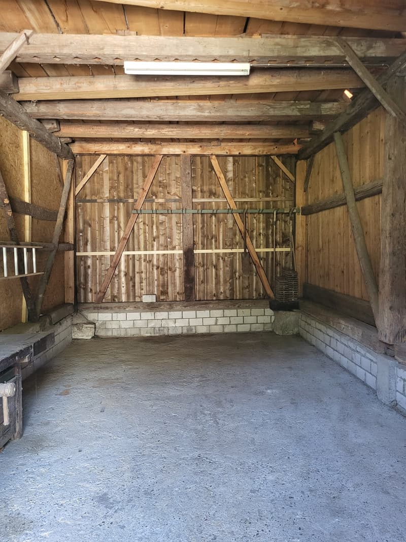Wooden warehouse in Freienbach, ideal as storage or workshop (3)