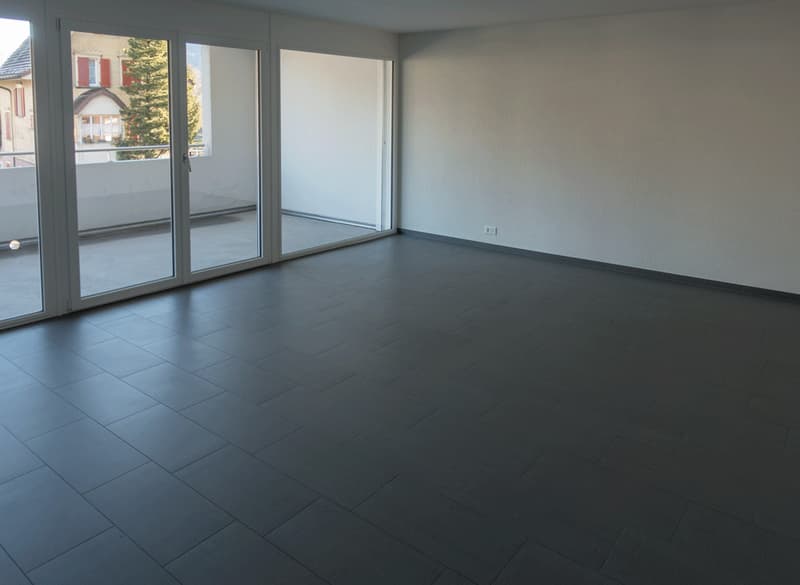 Appartement lumineux 2.5 pièces avec balcon à Glarus Nord (3)