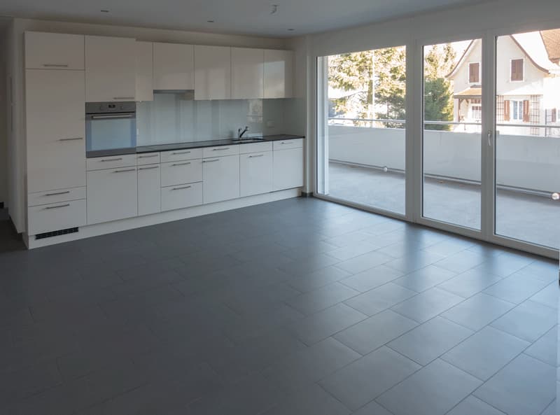 Appartement lumineux 2.5 pièces avec balcon à Glarus Nord (2)