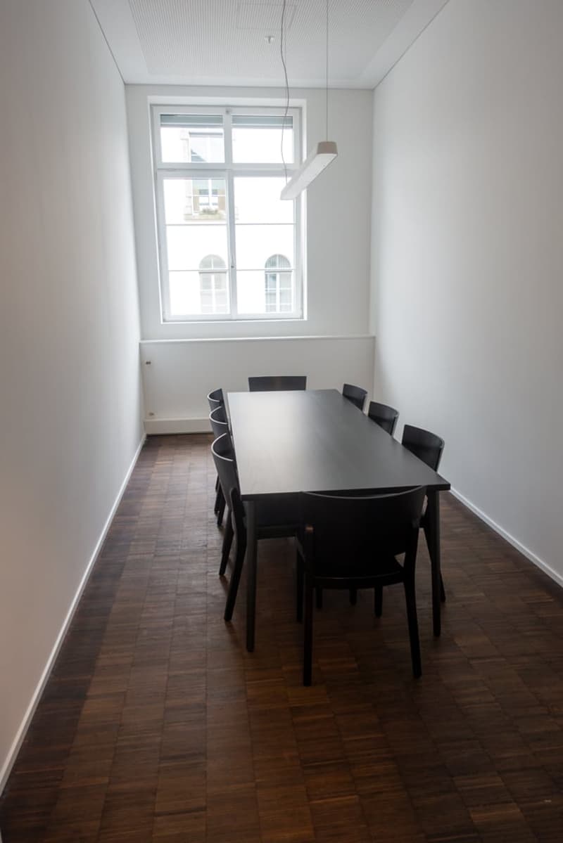 Bureau à louer dans un bâtiment d'usine rénové avec charme industriel (5)