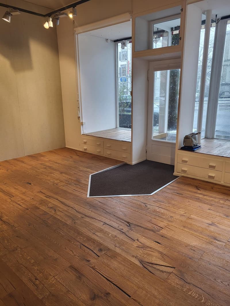 Ladenlokal an sehr attraktiver Lage inmitten von Glarus (2)