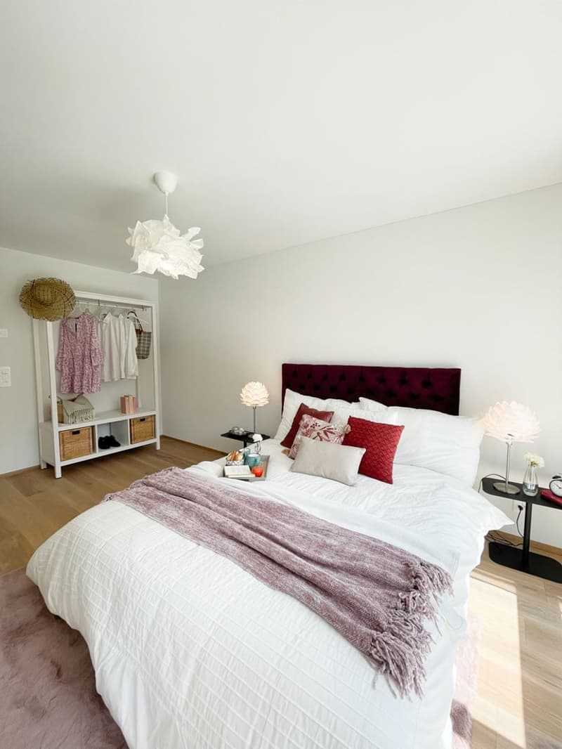 Charmante 2.5-Zimmer-Wohnung mit Bergblick in Näfels (4)