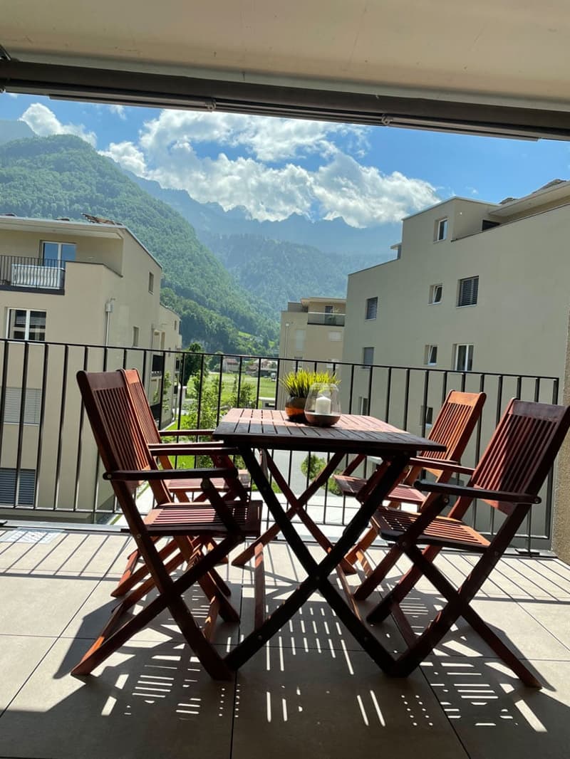Charmante 2.5-Zimmer-Wohnung mit Bergblick in Näfels (6)